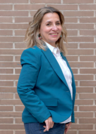 <strong>Mia,</strong>